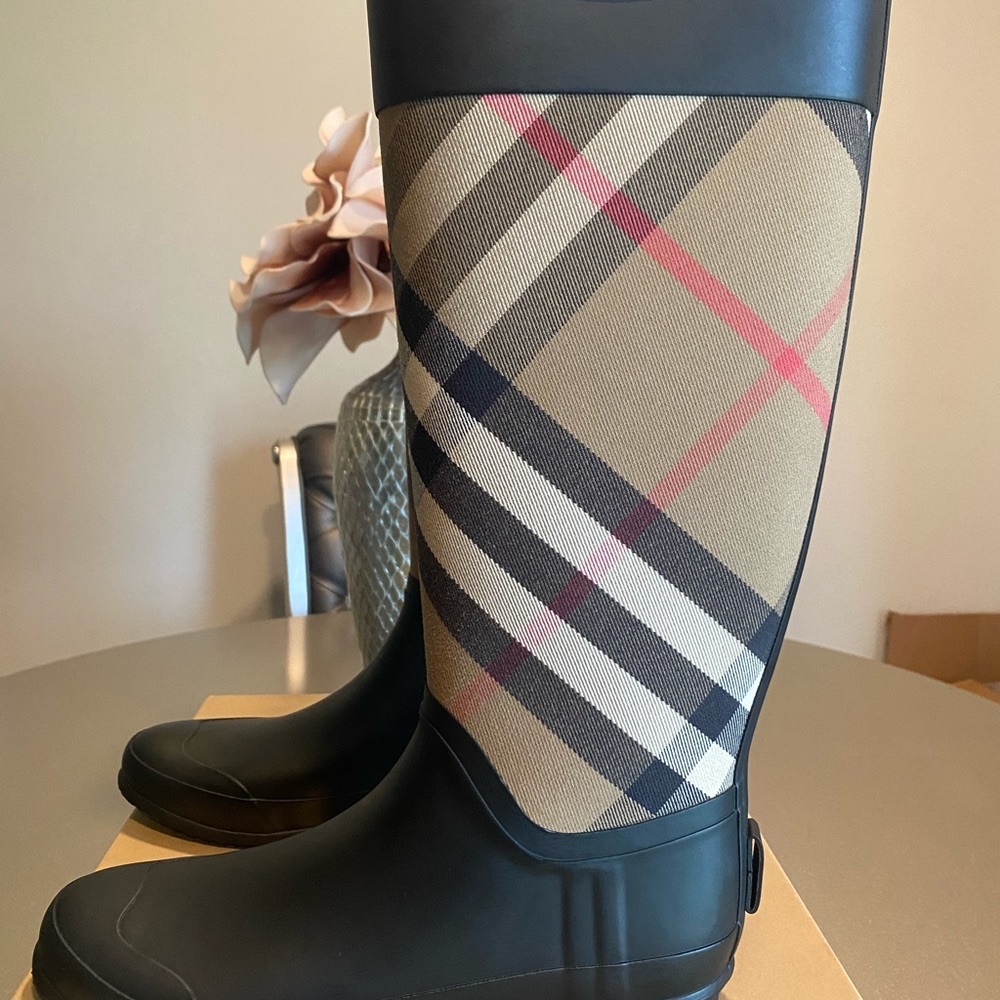 Burberry Clemence Nova Rainboots - Picture 2 of 5